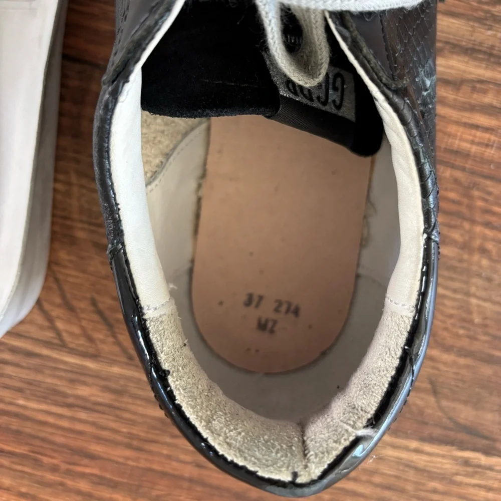 Golden Goose Sneaker 37 Women's
 **ONE SINGLE RIGHT SHOE ONLY** - Picture 6 of 16